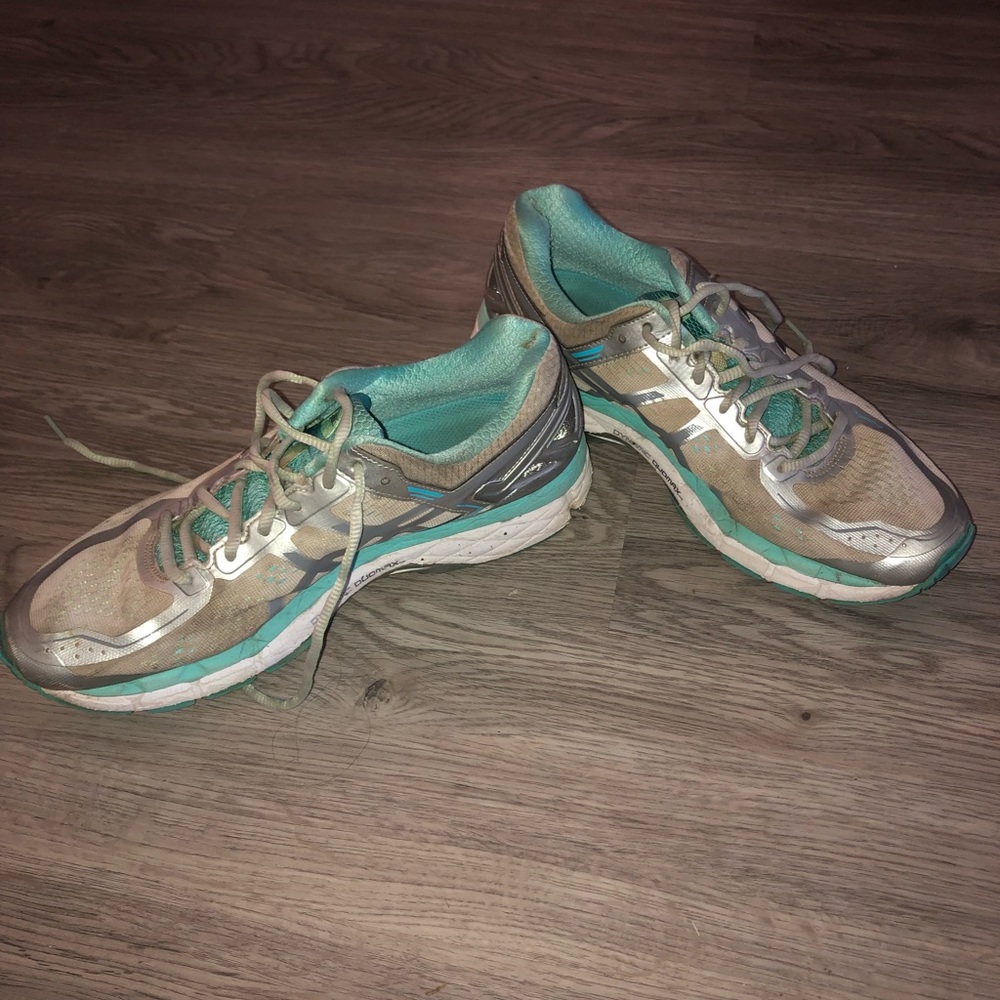 ASICS 10 - Picture 2 of 4